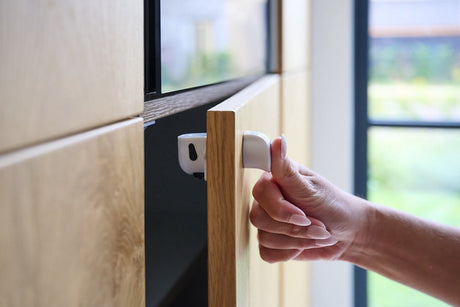 Dooky Magnetschloss – kindersicheres Schrank-Schubladenschloss – unsichtbar magnetisch – 8 Schlösser mit 2 Schlüsseln