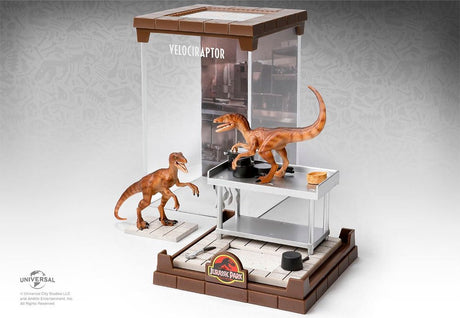 Noble Collection Jurassic Park: Velociraptor PVC Diorama