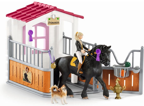 Schleich Horse Club – Spielfiguren-Set – Pferdestall mit Horse Club Tori Princess – Kinderspielzeug für Jungen und Mädchen – 5 bis 12 Jahre – 14 Teile – 42437