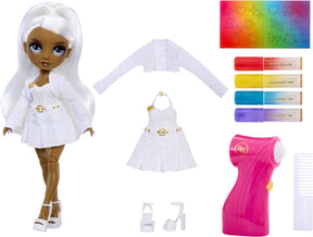 Regenbogenhohe Airbrush-Puppe mit grauen Augen