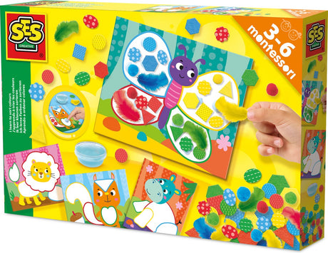Ses Creative 14062 Montessori-Spielzeug zum Sortieren von Farben und Materialien – 4 Klebekarten – Sinnesspielzeug – Federn, Strukturschaum, Filz und Fingerkleber