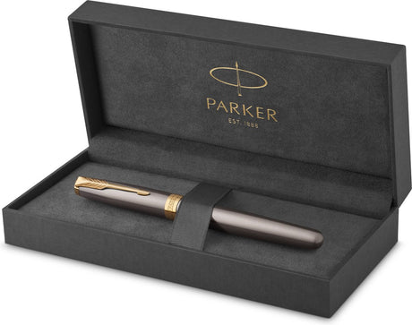 Parker Sonett Füllfederhalter | graue Farbe mit goldenen Details | feine Edelstahlfeder mit Goldbeschichtung | blaue Tinte | Geschenkverpackung