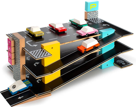 Candylab Holzspielzeug – magnetische Garage für Candycar-Autos.