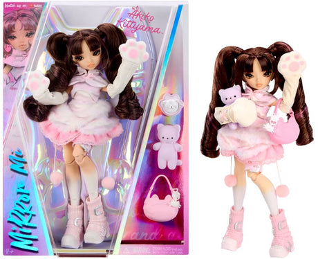 Mirror mi -modepop akiko kittyama met accessoires, fantasiepop geïnspireerd op de emotie ‘knus’
