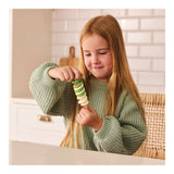 Casdon Ola Green Twister spielt Eis.