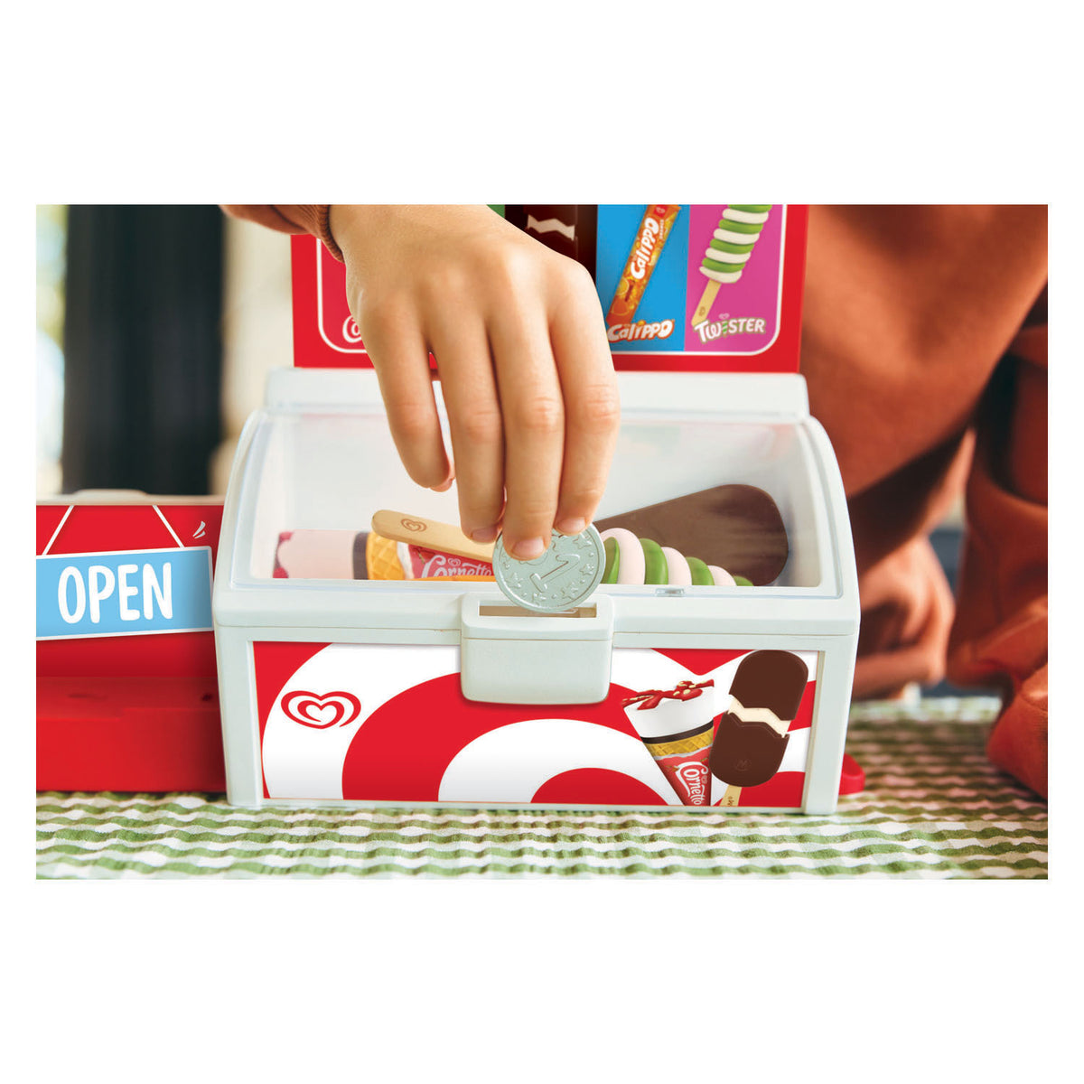 Casdon Ola Spiel-Eiscreme-Gefrierschrank mit 5 Eissorten