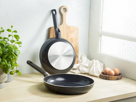 BK Easy Induktionsbratpfanne 30 cm – PFAs-freie Antihaftbeschichtung – Induktionsbratpfanne – Keramikpfanne – ofenfest bis 160 °C – Kaltgriffe – Schwarz