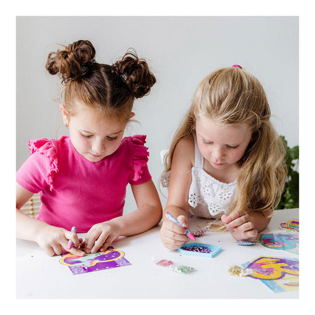 Totum Einhorn-Bastelkoffer 2-in-1-Bastelset, Armbänder basteln und Diamantmalerei – kreatives Spielzeug für Mädchen ab 5 Jahren, Geschenktipp, Schmuckpaket basteln