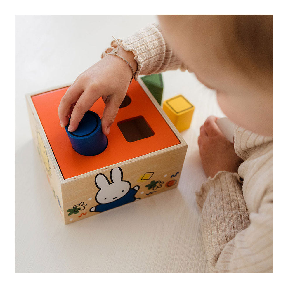 Bambolino Miffy Formsortierer aus Holz. 3+