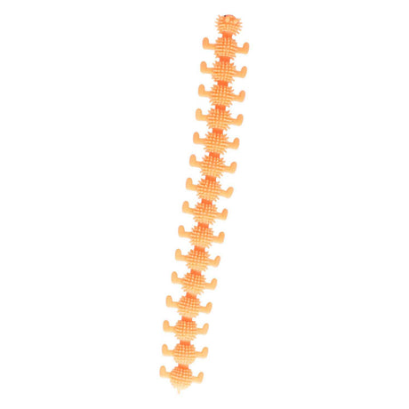 Jono spielt eine flauschige, dehnbare Fidget-Raupe