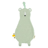 Trixie Schnuller umarmt Mr. Bear