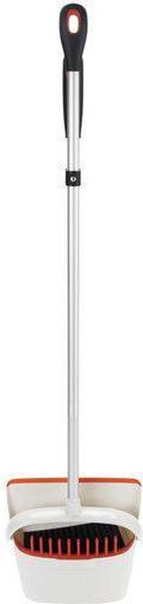 Oxo-Besen und Kehrschaufel – stehend – Aluminium