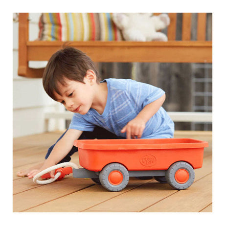 Grünes Spielzeug, orangefarbener Wagen