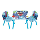Set aus Holztisch und zwei Stühlen