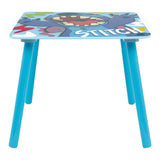 Set aus Holztisch und zwei Stühlen