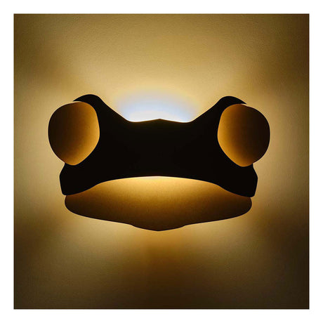 Aus Tjalle und Jaspis – Frosch-Wandlampe – Holz