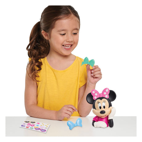 Spielen Sie einfach Minnie Bowdazzling Dress Up Figure
