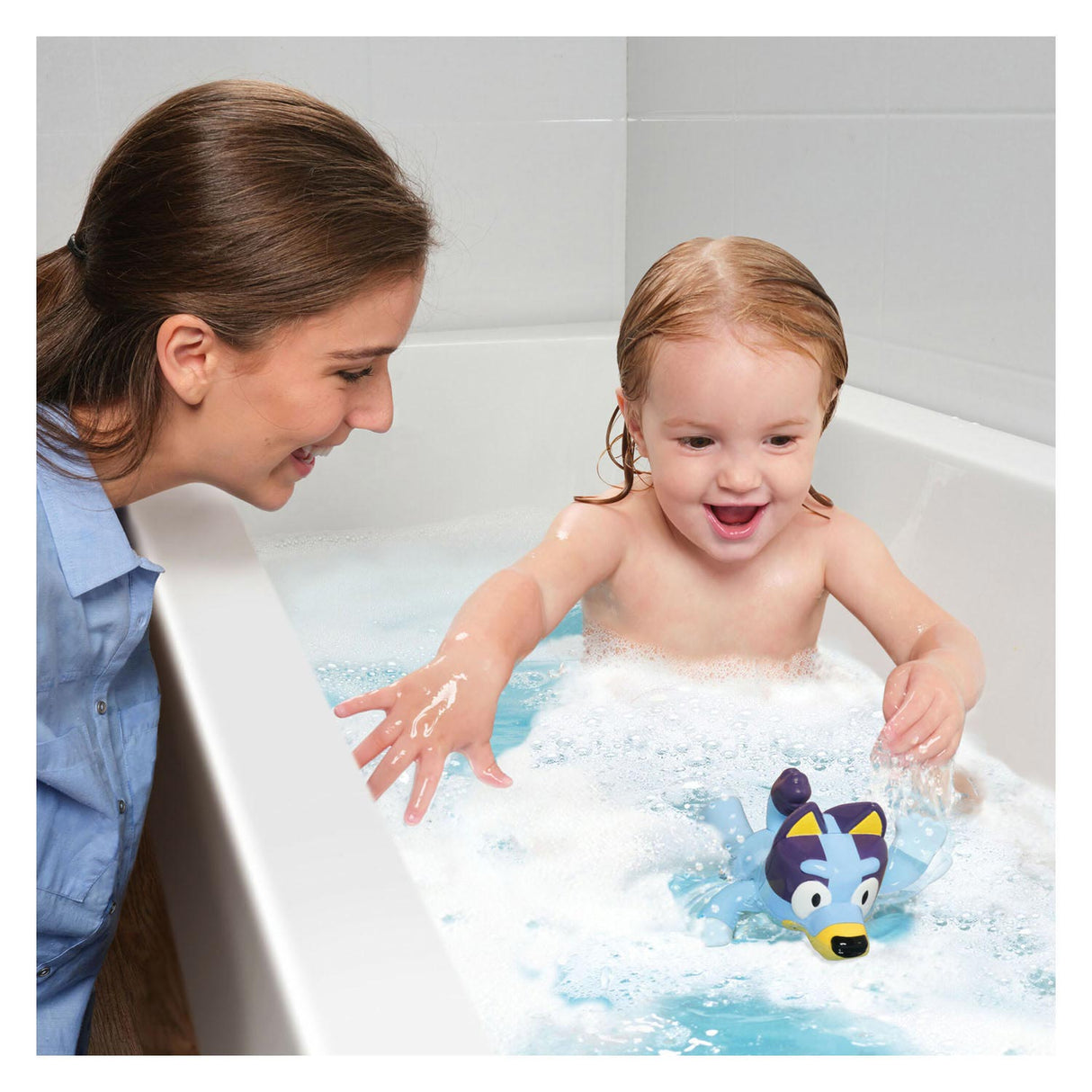 Tomy schwimmendes Badespielzeug mit blauer Figur