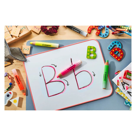 Stabilo Markdry Neon Set bestehend aus 4 Whiteboard-Stiften, Bleistiftspitzer und Reinigungstuch