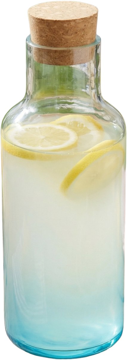 Alpina Glasflasche mit Raucheffekt – Fassungsvermögen 1,2 Liter – mit Korkdeckel – ideal zum Servieren und Aufbewahren verschiedener Getränke – Maße ø9,4 x H27 cm – Farbe Hellblau