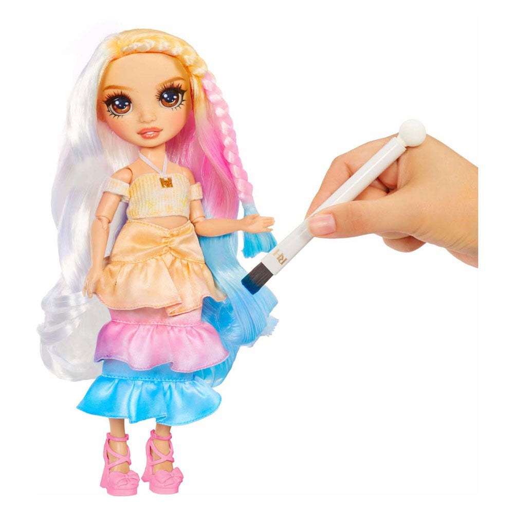 Mga Entertainment Rainbow High Aquarell kreieren Modepuppe – braune Augen