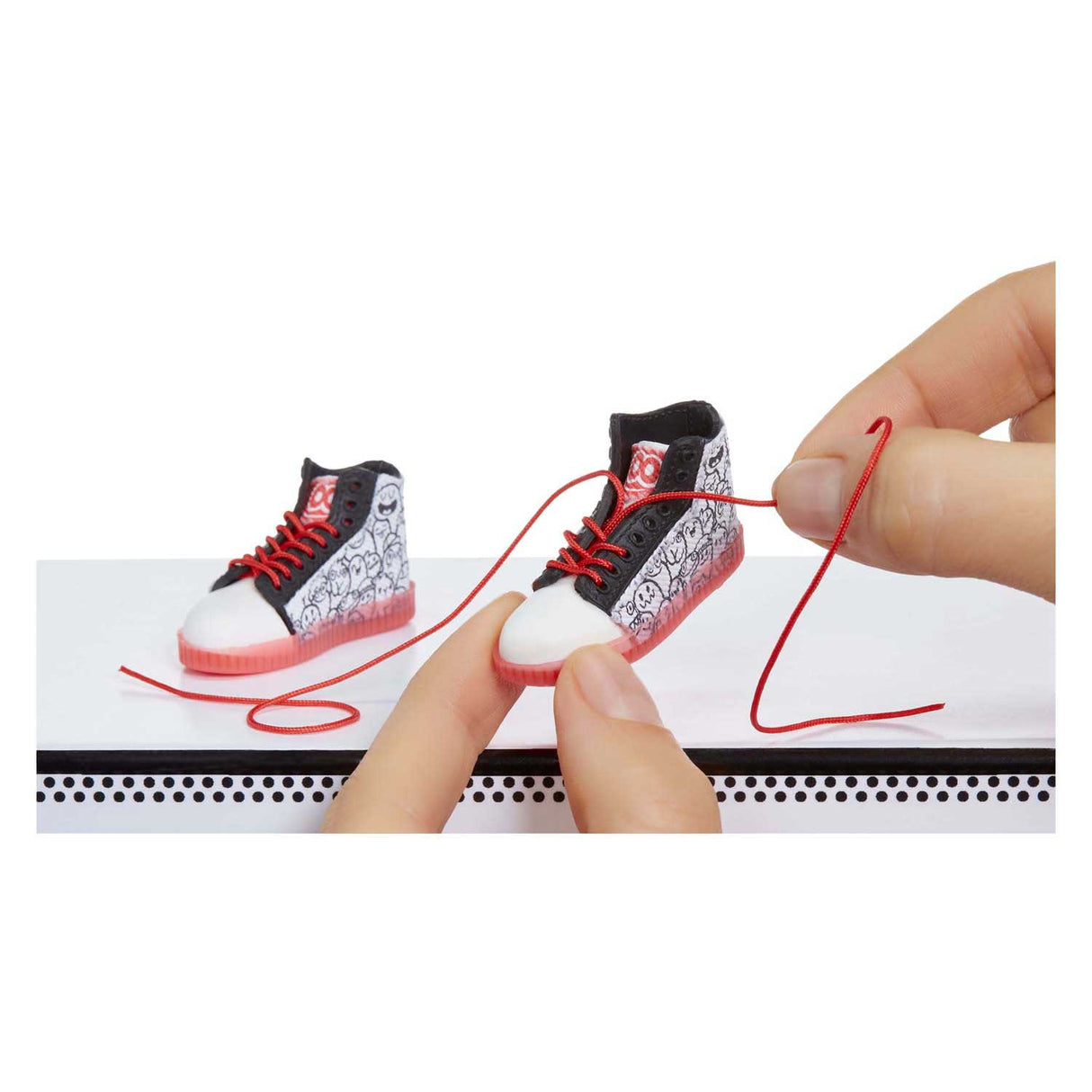 Mga Entertainment Mga's Miniverse – machen Sie daraus Mini-Sneaker