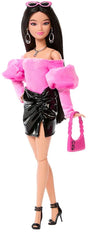 Barbie im Deluxe-Stil – mit glänzendem Minirock und schwarzen Haaren – Modepuppe