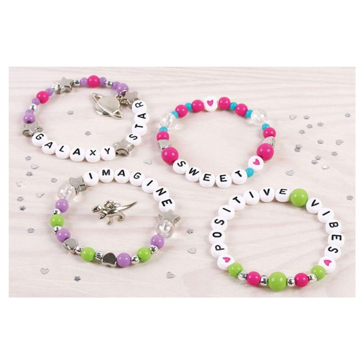 Machen Sie es wahr – DIY-Blockbuchstaben-Schmuckset – stellen Sie 4 einzigartige Armbänder mit Buchstaben her
