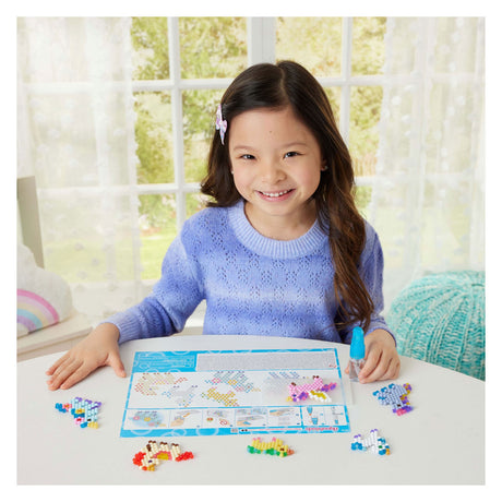 Aquabeads Einhorn-Freunde-Bastelset – komplettes Set mit 500 Perlen in 27 Farben