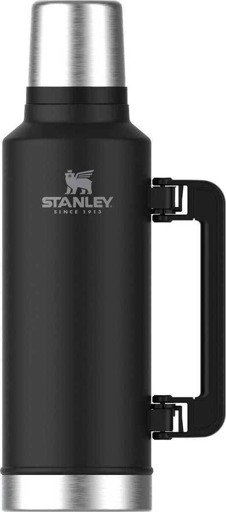 Stanley Classic Legendary Thermosflasche 1,9 l – hält 45 Stunden warm, 2 Tage kalt – auslaufsicher – spülmaschinenfest – BPA-frei – für Kaffee, Tee und mehr – Edelstahl-Thermosflasche – mattschwarz