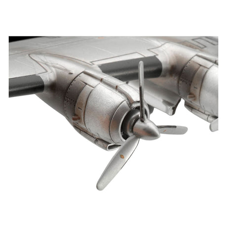 Revell Modellbausatz Lockheed l.1049g Super Constellation Lufthansa 1:144 - 95tlg.