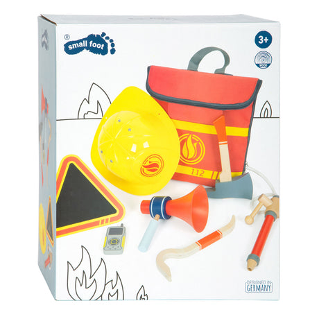 Small Foot - Feuerwehrrucksack mit Feuerwehr-Attributen aus Holz, 8-teilig.