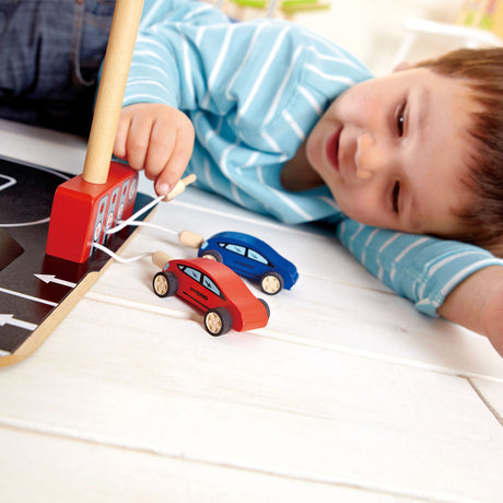 Hape Park Go Garage – Spielzeugparkhaus mit Aufzug, Helikopter und Autos, ab 3 Jahren