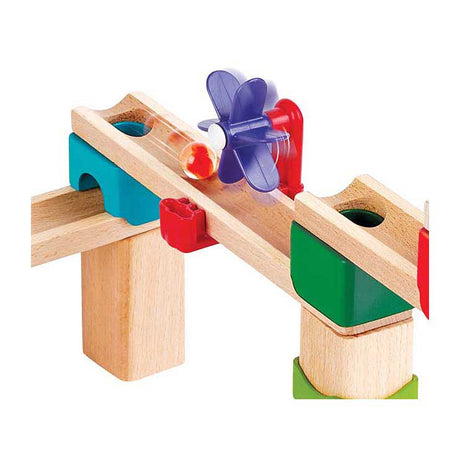 Hape Kugelbahn mit Domino – Rasante Kugelbahn Bauset 81 Teile, ab 3 Jahren