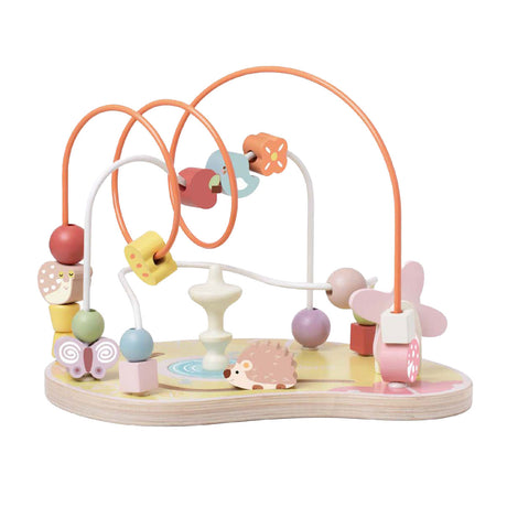 Klassisches Lernspielzeug für Motorik-Spiralen aus Holz für den Garten.