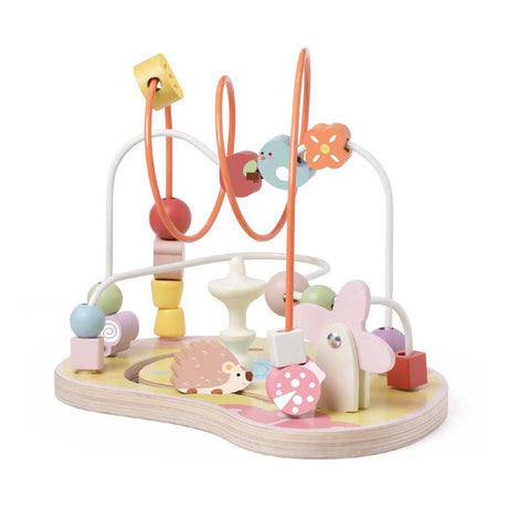 Klassisches Lernspielzeug für Motorik-Spiralen aus Holz für den Garten.