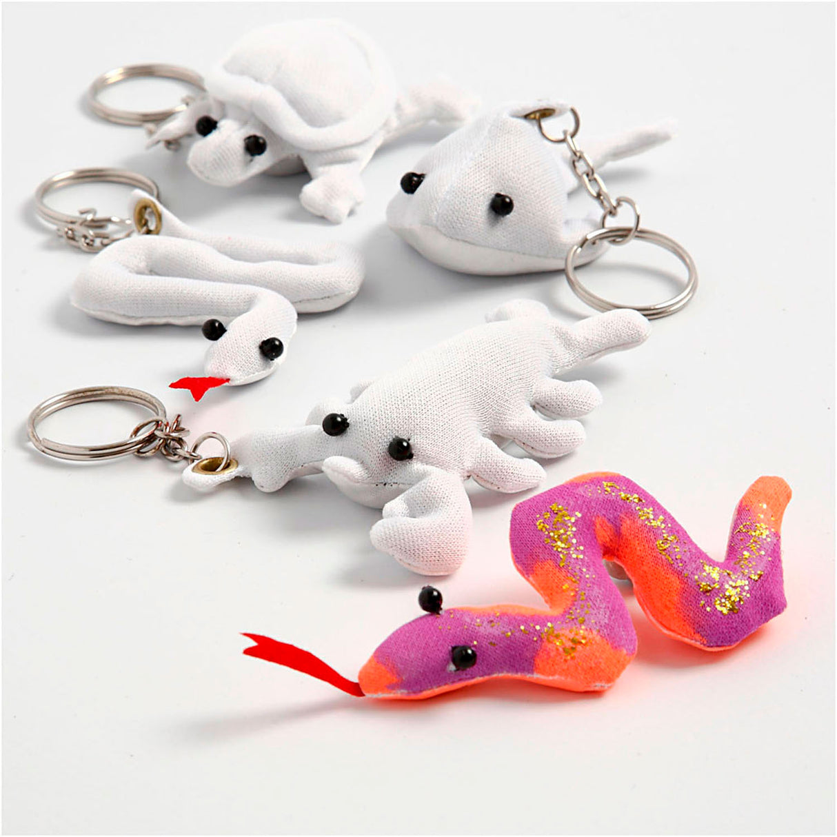 Kreativunternehmen https: www.cchobby.nl-textile-figures-with-keychain-size-4-8-cm-white-4-piece-1-box