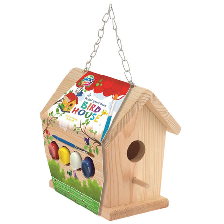 Eine kreative Bastelgruppe malt Ihr eigenes Vogelhaus-Farbset