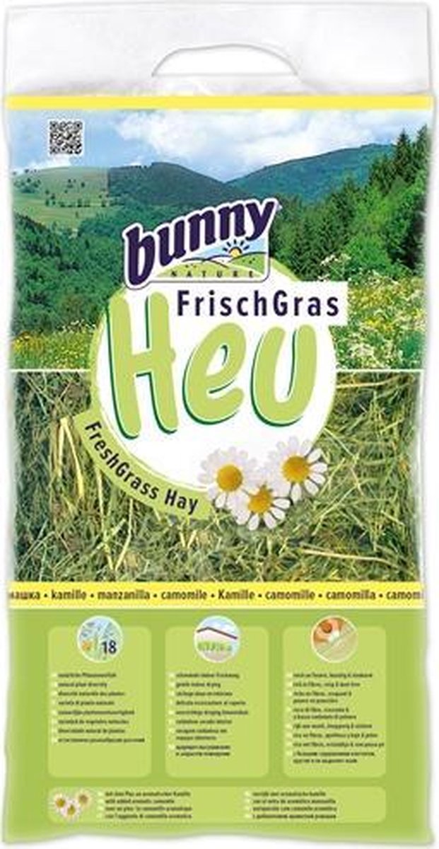 Hasennatur frisches Grasheu mit Kamille