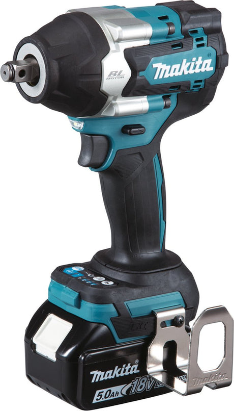 Makita dtw700rtj 18 V Schlagschrauber 1 2 700 nm mit Reibring und Loch für Sicherungsstift | 5,0 Ah Akku (2 Stück), Schnellladegerät, Mbox