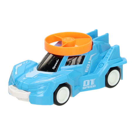 Auto mit abfeuerndem Propeller