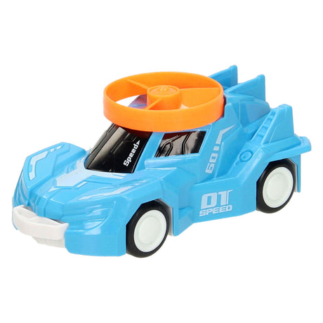 Auto mit abfeuerndem Propeller