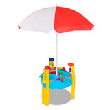 Sandwasserspielplatz mit Sonnenschirm