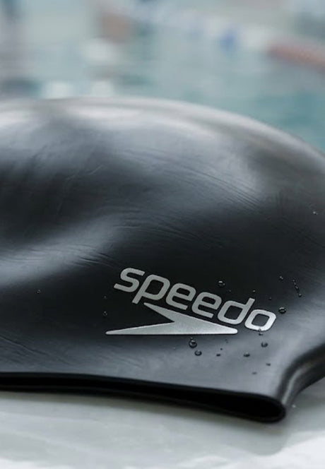 Speedo Plain Molded Silicone Cap Badekappe Unisex – Badekappe für Damen und Herren – 100 % Silikon – schützt vor Chlor – ergonomisches 3D-Design – weniger Widerstand im Wasser – Schwarz – Einheitsgröße