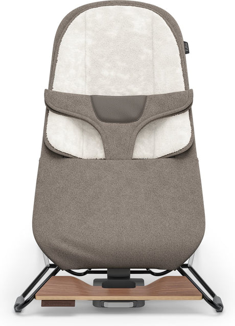 Uppababy – Mira Wells – Schaukelstuhl – Wippe – Taupe – schwarzes Gestell mit Holzsockel – Baby und Kleinkind – 2-in-1-Schaukelstuhl – Entspannen