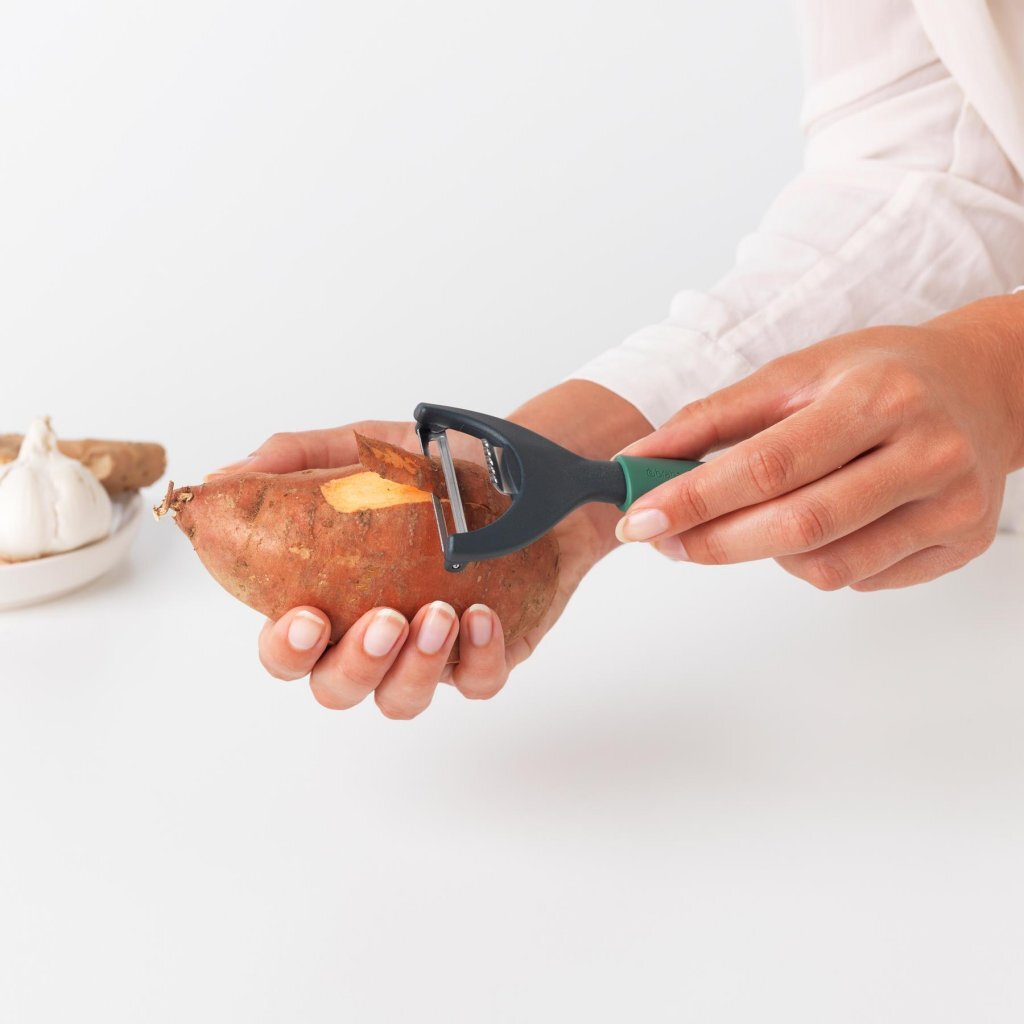 Brabantia Sparschäler Delicious+ Y-Form Tannengrün