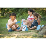 Spielen Sie im Freien ein großes Kartenspiel