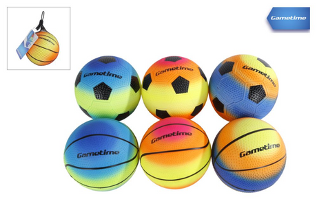 Plastikfußballbasketball im Netz