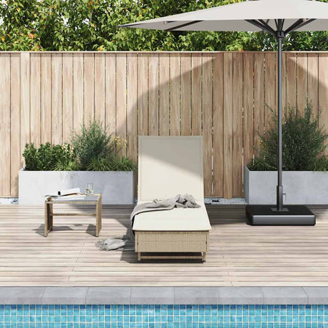 Vidaxl ligbed met wielen en kussen poly rattan beige