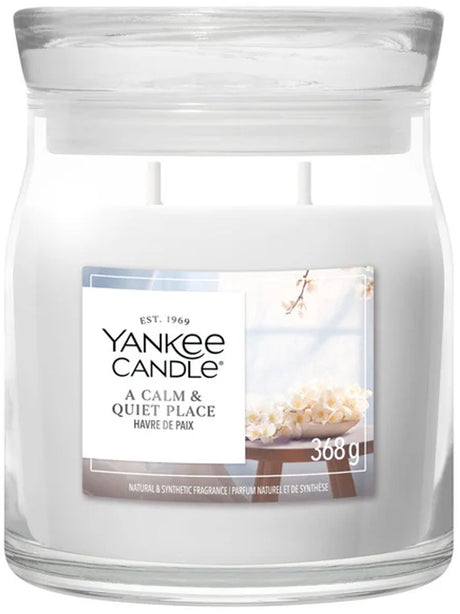 Yankee Candle – eine mittelgroße Duftkerze für einen ruhigen, ruhigen Ort – 50 Brennstunden – 2 Dochte
